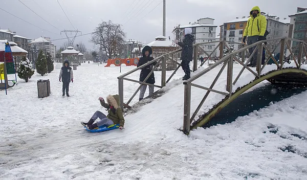 İstanbul’da yarın okullar tatil mi? 2 Ocak 2026 cuma için gözler Valilik’te